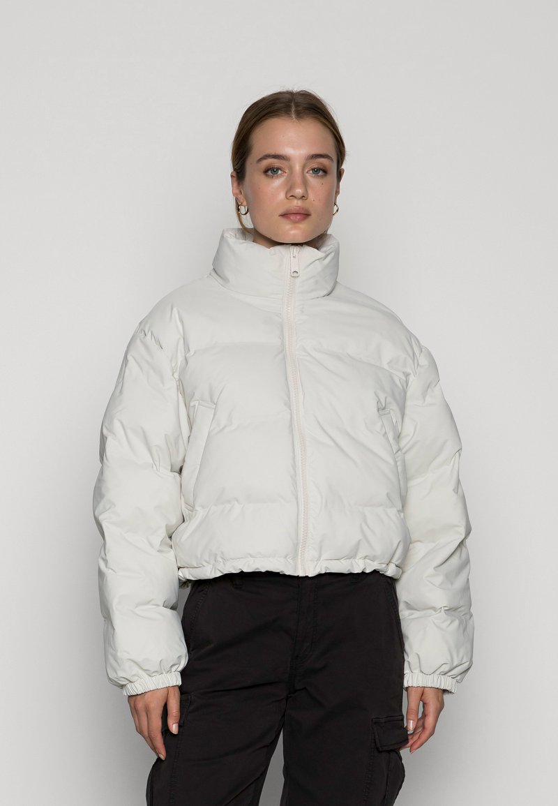 Weekday PROMIS SHORT PUFFER JACKET - Casaco de inverno - cream