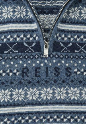 Strickpullover in Blautönen mit einem Reißverschlusskragen. Verfügt über geometrische Muster in Weiß und Marine, mit einem auffälligen Logo "REISS" in der Mitte.