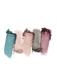 Cinque campioni di ombretto: turchese, rosa pallido, oro rosato, grigio e malva. Finiture alternate con texture brillanti e opacità variabili.