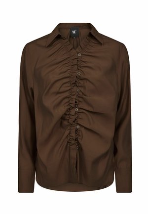 Blouse marron à manches longues avec un col pointu et une patte de boutonnage centrale froncée sur le devant.