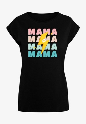 T-shirt noir avec un design graphique featuring le mot "MAMA" en couleurs pastel et un éclair jaune avec un accent floral.