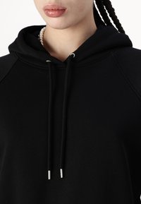 GAP ULTRA CROP HOODIE - Bluză de molton - true black