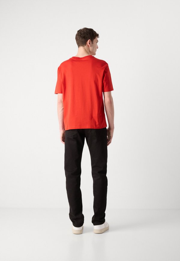 MONOLOGO SHIFT TEE - Print T-shirt - deep magma2