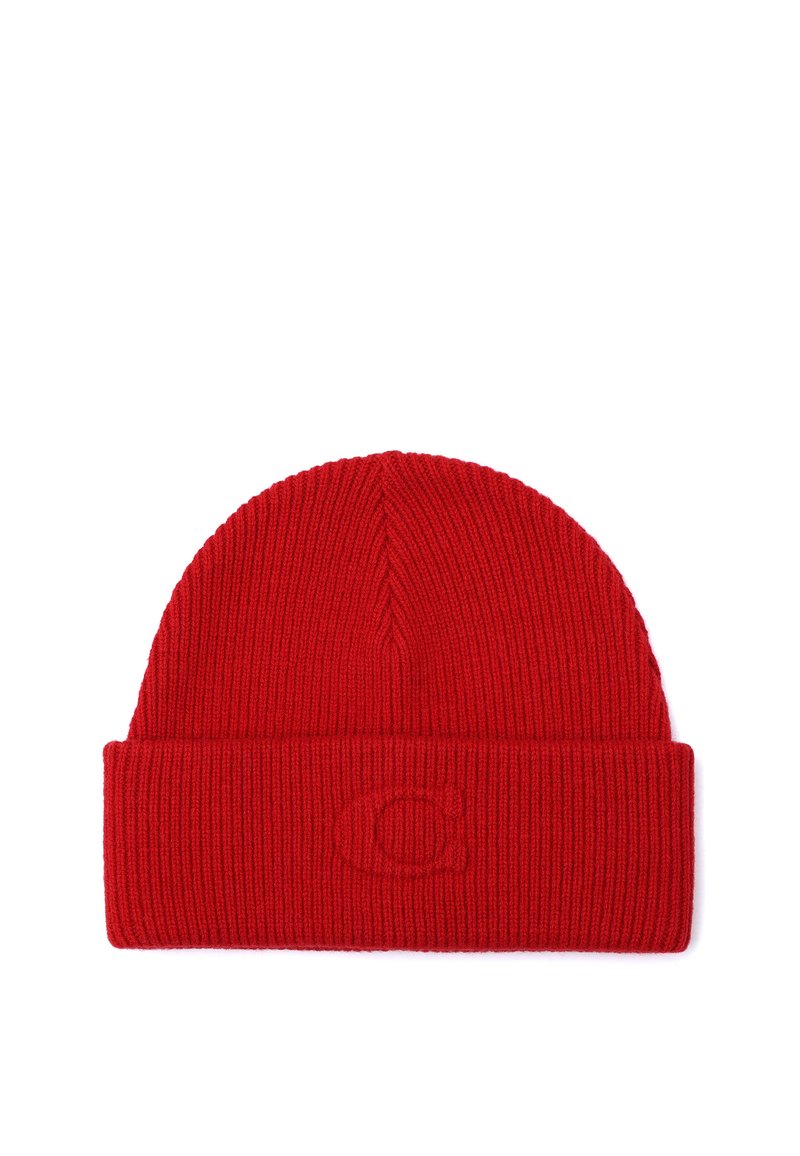 Rote Strickmütze mit gerippter Textur und umgeschlagenem Saum, mit einem geprägten Logo auf der Vorderseite. Das weiche Material ermöglicht Dehnbarkeit.