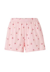 Lichtroze shorts met elastische taille en all-over print van kleine rode kersen en groene blaadjes, plat gelegd op een witte achtergrond.