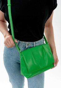 Emily & Noah VALENCE RUE - Ülerinna-kott - green