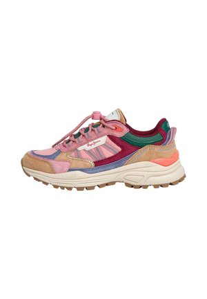 Sneakers multicolori con suede rosa, viola e beige, e tessuto testurizzato. Suola in gomma con accenti verdi e arancioni a contrasto.