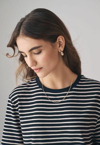 THE SET RELAXED SHORT SLEEVE 5 PACK - Jednoduché tričko - black berry red taupe brown white stripe