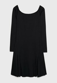 Musta pitkähihaisen mekko pyöreällä pääntiellä, jossa on istuva yläosa, joka levenee hieman helmaa kohti, sileä tekstuuri ja ilman näkyviä kuvioita.