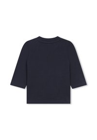 Chemise à manches longues bleu marine en coton doux, avec un col rond et un ourlet droit, présentant une texture simple. Pas de motifs ni de dessins.