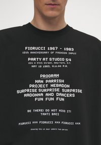 Fiorucci INVITATION UNISEX - Tričko s potlačou - black