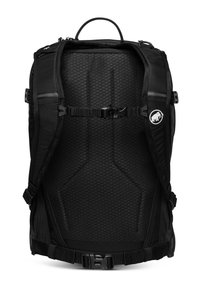 Schwarzer Rucksack mit strukturiertem Oberflächen, gepolstertem Rücken, verstellbaren Trägern, Schnallen und einem Logo mit einem Elefanten auf der Seite.