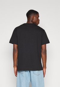 Tommy Jeans NEW CLASSICS TEE - Paprasti marškinėliai - black