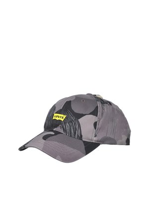 Gorra de béisbol Levi's con patrón en gris y negro, visera curva y parche de logo amarillo en la parte delantera, aislada sobre fondo blanco.