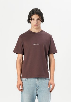JORNORREBRO EMB TEE SS CREW NECK NOOS - Print T-shirt - deep mahogany