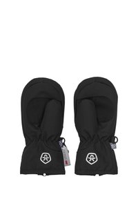 Ein Paar schwarze isolierte Fäustlinge mit strukturierten Handflächen, elastischen Handgelenken und einem weißen Logo auf den Bündchen vor einem weißen Hintergrund.