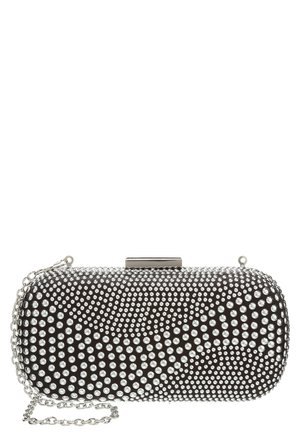 Pochette rectangulaire noire ornée de clous argentés disposés en motif radial, avec une bandoulière chaîne argentée et une fermeture à clip.