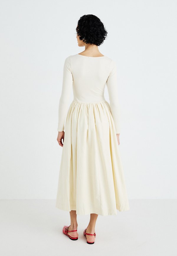 DARLING FITTED MIDI DRESS - Day dress - cream2