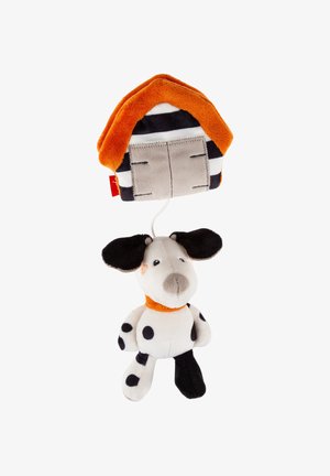 Weiches Plüschspielzeug Hund mit schwarzen Flecken und einem schwarzen Bein, an einer Schnur befestigt an einem Plüschhundehäuschen mit orangefarbenem Dach und gestreiften Wänden.