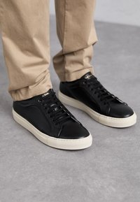 SHOE BASSO LUX - Sapatilhas - black