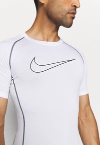 Nike Performance Sport T-Shirt - white/black
