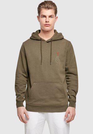 Olivenfarbener Hoodie aus Baumwollmischung mit Kängurutasche. Mit rotem Herz- und Handgrafik auf der linken Brust. Verstellbare Kapuze mit Tunnelzug.