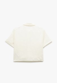 Off-white kortærmet skjorte med et subtilt blomsterprint, foldet krave og afslappet, boxy pasform, set fra ryggen.