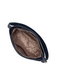 Navy Leder Tasche mit runder Form und Reißverschluss. Das Innenfutter ist aus beigem Satin mit einem Logomuster und bietet viel Platz für die Aufbewahrung.