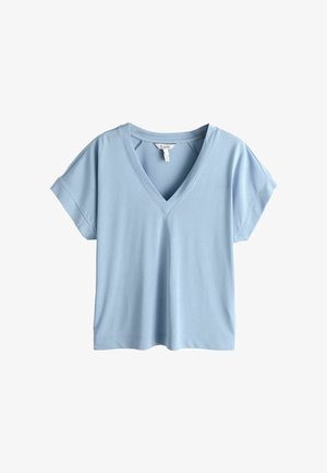 Svetlomodrý top s krátkym rukávom a výstrihom do V, s rozšírenými rukávmi a voľným strihom, zobrazený na bielom pozadí.