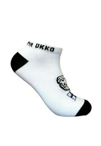 Calcetín blanco de tobillo con acentos negros, bordado "MR OKKO" y un gráfico de un personaje con barba y la bandera finlandesa.