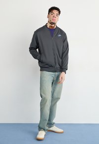 Nike Sportswear CLUB BOMBER - Bluză de trening - anthracite