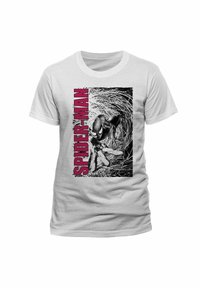 Camiseta de algodón blanca con un estampado gráfico de Spider-Man en negro y gris, acompañado de un texto en rojo en negrita que dice "SPIDER-MAN" junto a la imagen.
