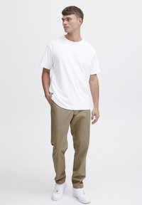 Solid SDJOE REGULAR FIT - Chino - tree house