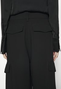 DAY Birger et Mikkelsen LANCE CLASSIC GABARDINE - Παντελόνι cargo - black