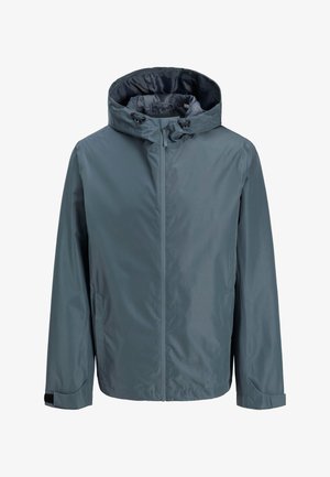 Vedenpitävä, tumman petroleumsininen takki, jossa on huppu, etuvetoketju ja säädettävät kiristysnauhat. Sileä rakenne, elastiset hihansuut, eikä näkyviä kuvioita.