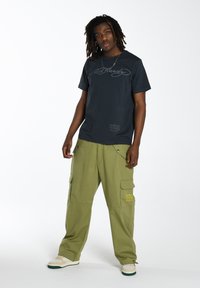 Ed Hardy NU DRAG COMBAT - Bojówki