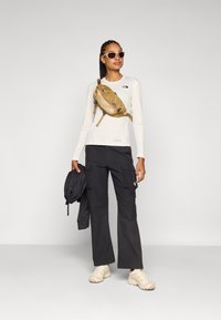The North Face SHADOW LONG SLEEVE - Långärmad tröja - white dune