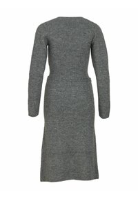 Robe tricotée grise longueur genou, manches longues, taille cintrée et texture côtelée, vue de dos sur fond blanc.