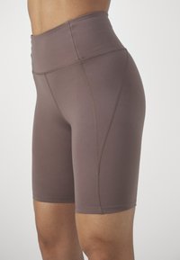 Girlfriend Collective COMPRESSIVE HIGH RISE BIKE SHORTS - Tamprės - porcini
