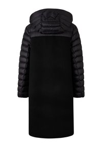 Lang sort vinterfrakke med polstrede ærmer og hætte, der har en glat uld-lignende bagpanel og en quiltet nylon oversektion.