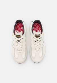 adidas Originals RETROPY E5 W - Joggesko - off white/gold metallic