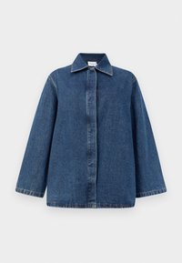 Casaco de ganga azul escuro com gola, fecho frontal por botões e um corte solto com mangas longas. Textura suave e detalhes de costura mínimos.