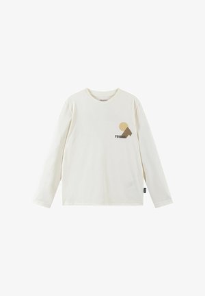 Kremowa koszula z długim rękawem i okrągłym dekoltem, z małym beżowo-brązowym geometrycznym logo i napisem "reima" na piersi.