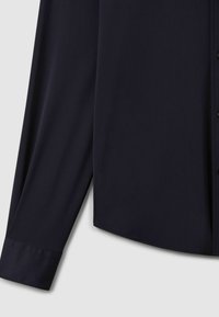 Reiss REGULAR FIT VOYAGER LONG-SLEEVE TRAVEL - Cămașă elegantă - navy
