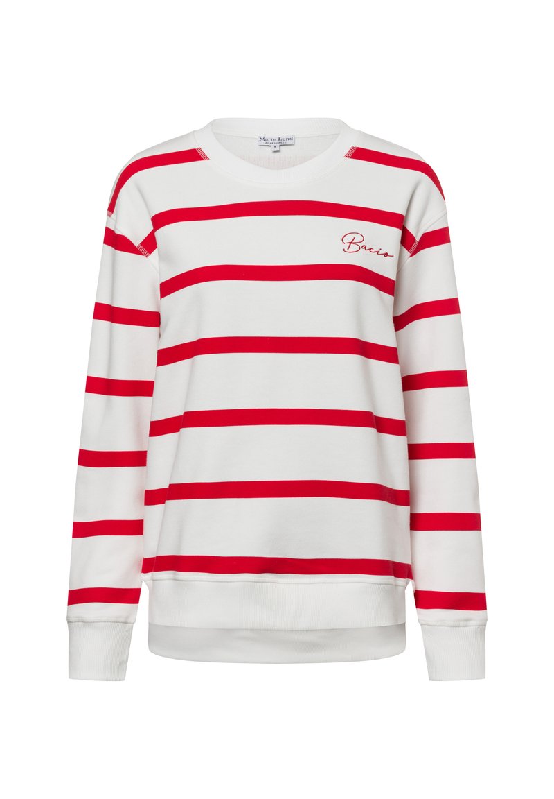 Felpa bianca con audaci strisce orizzontali rosse, polsini e orlo a coste, con testo ricamato "Becja" sul lato sinistro.