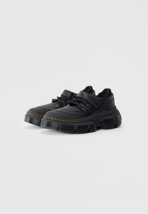 Uvrstitev 11: Dr. Martens - Obutev z vezalkami