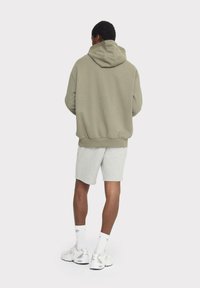 Chelsea Peers LOGO - Jersey con capucha - khaki