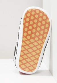 Vans IN OLD SKOOL CRIB - Lauflernschuh - black/true white