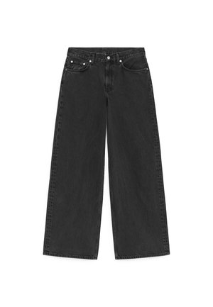 Czarne dżinsy o szerokich nogawkach z pięcioma kieszeniami, zapięciem na guzik i szlufkami na pasek, przedstawione na płasko na białym tle.