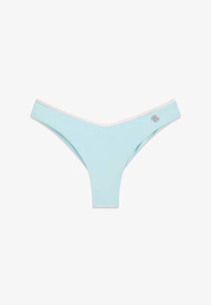 Perizoma azzurro chiaro con bordo bianco e piccolo emblema decorativo argento sul lato destro.